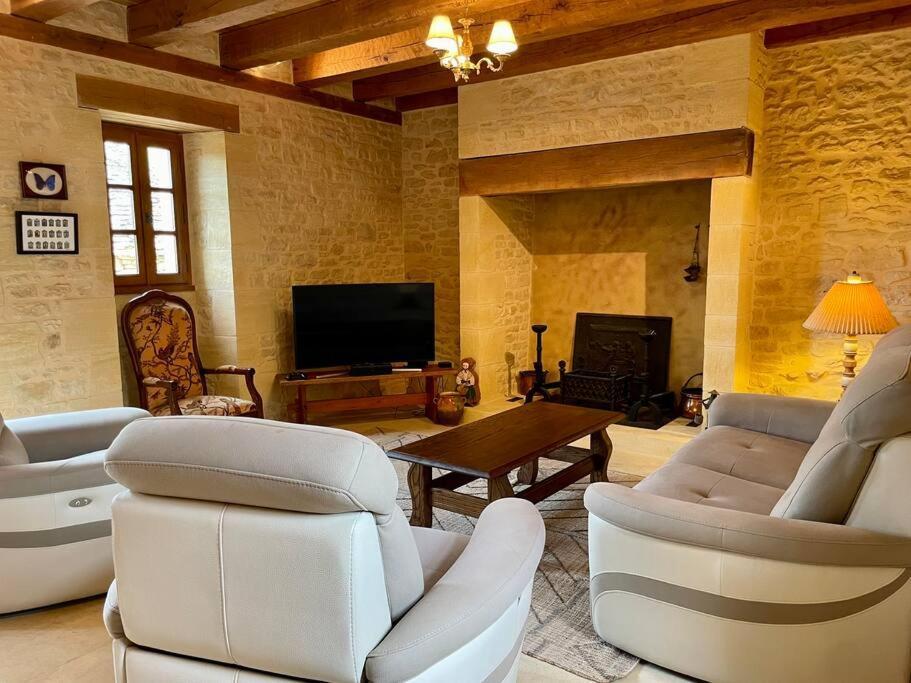 Charming 19Th Century Farmhouse With Pool Vitrac  Ngoại thất bức ảnh